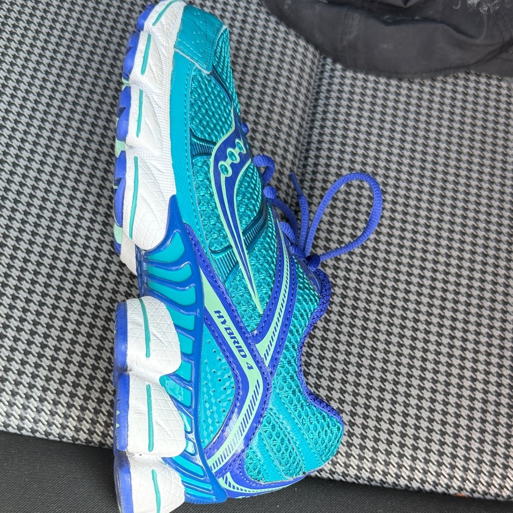 Saucony Woman’s Teal and Blue Sneakers